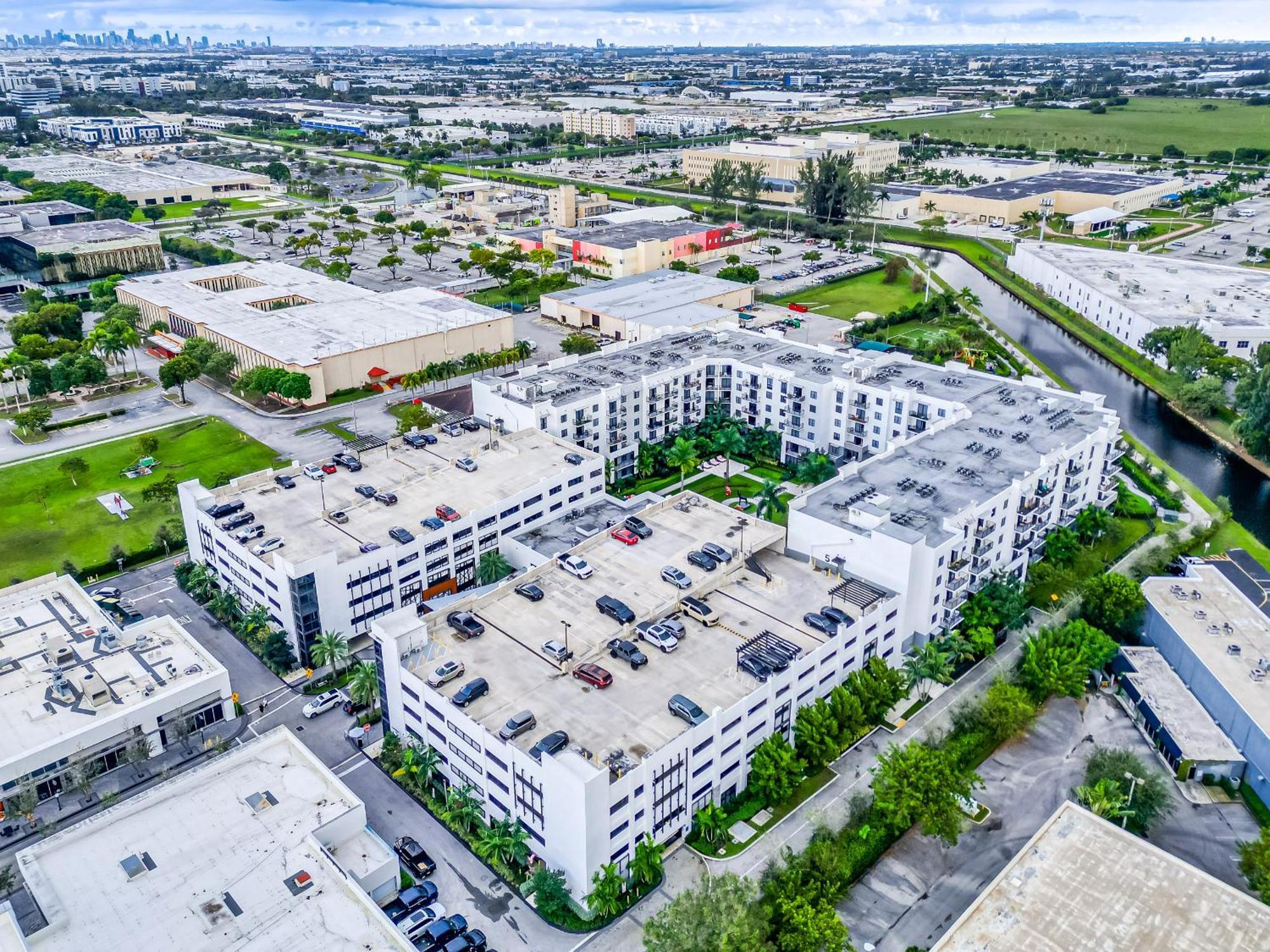 Amazing 2 Bedroom Unit In Doral Miami With Free Parking Hialeah Gardens Exterior photo